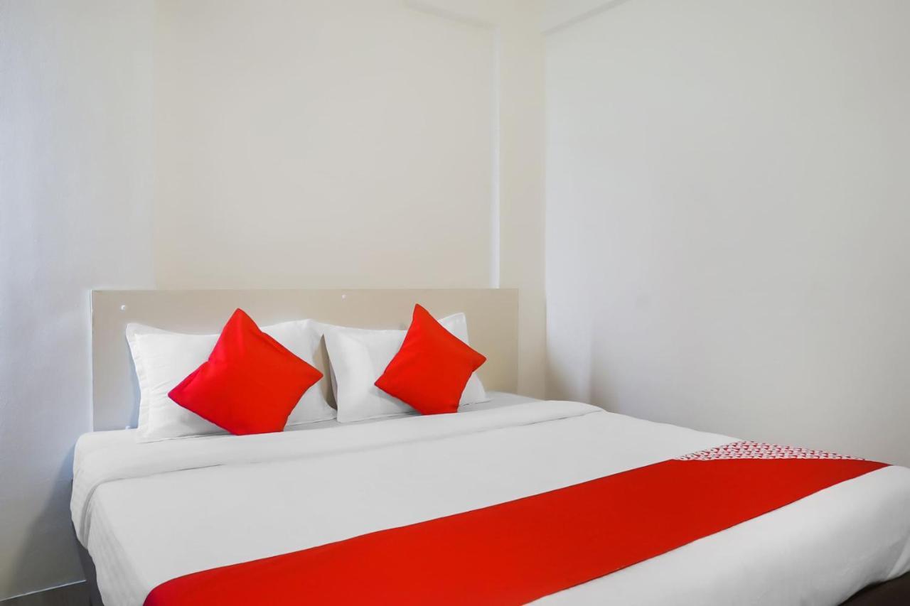 Oyo 16007 Sk Executive Hotel Yerandwane Exterior foto