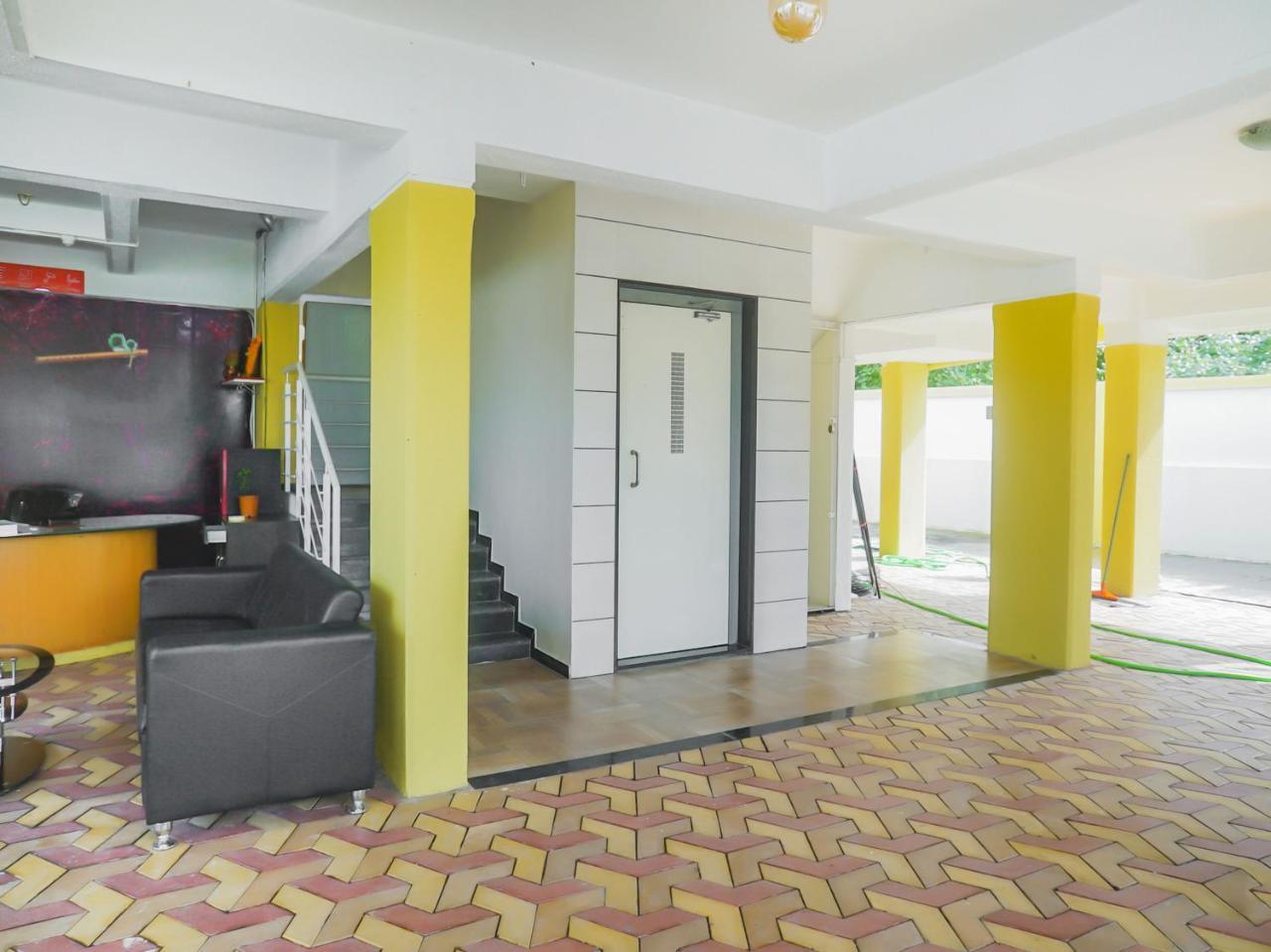 Oyo 16007 Sk Executive Hotel Yerandwane Exterior foto