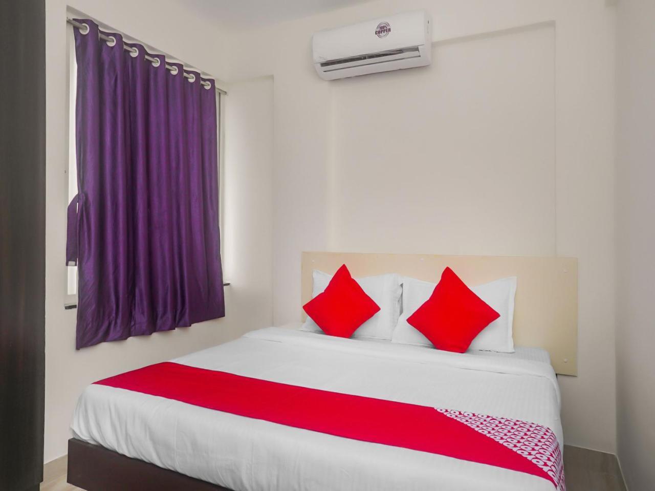 Oyo 16007 Sk Executive Hotel Yerandwane Exterior foto